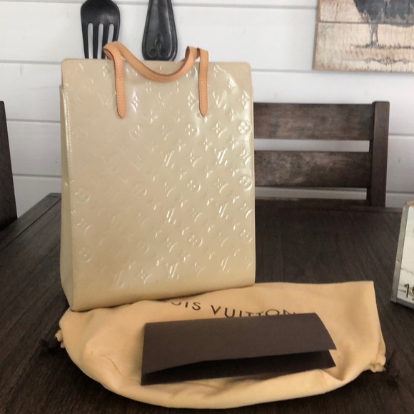 Louis Vuitton Handbags - Louis Vuttion Cream Sac Plat